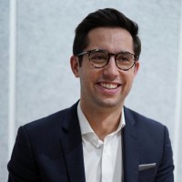 White House spokesman suspended for 'threatening reporter'