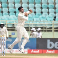 Maharaj trumps Mahami's hat-trick as Dolphins win T20 opener