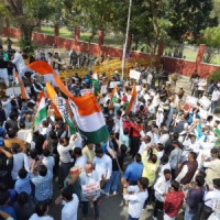 Kisan Congress stages protest outside Tomar's residence