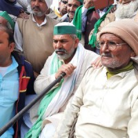 Tikait supports farmers' protest at Mahapanchayat