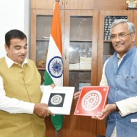 U'khand CM meets Gadkari, thanks him for help in road connectivity