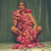 Kim Kardashian showcases 'flower power'