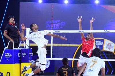 PVL: Angamuthu's spikes power Ahmedabad Defenders to 3-2 victory over Calicut Heroes PVL: Angamuthu's spikes power Ahmedabad Defenders to 3-2 victory over Calicut Heroes