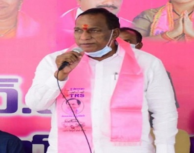 Telangana minister prays at tribal fair for KCR becoming PM Telangana minister prays at tribal fair for KCR becoming PM