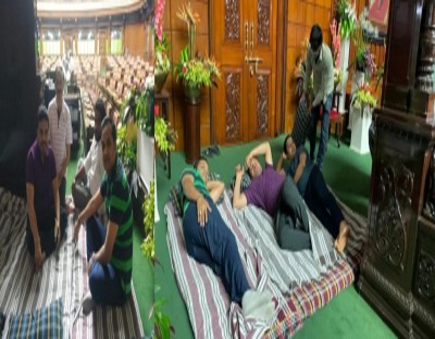 Flag row: K'taka Congress seeks Eshwarappa's dismissal Flag row: K'taka Congress seeks Eshwarappa's dismissal