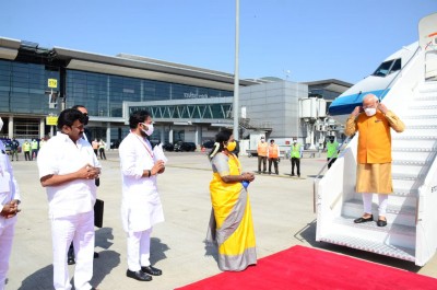 PM Modi reaches Hyderabad, Telangana CM stays away PM Modi reaches Hyderabad, Telangana CM stays away
