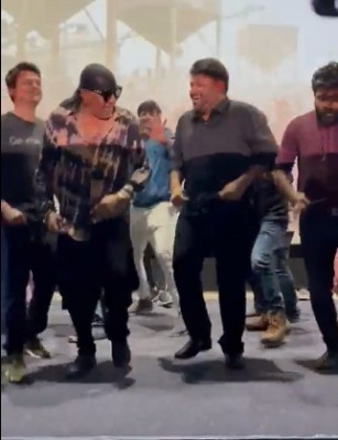 Viral: Thaman-Sivamani jam at 'Bheemla Nayak' theatre screening Viral: Thaman-Sivamani jam at 'Bheemla Nayak' theatre screening