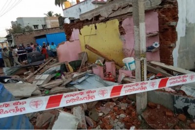 LPG cylinder blast brings down a house in K'taka LPG cylinder blast brings down a house in K'taka
