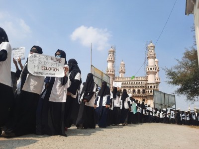 'Let HC decide first': SC on plea seeking transfer of Hijab row cases 'Let HC decide first': SC on plea seeking transfer of Hijab row cases