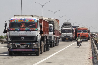 Govt allows trailers to have maximum 3 decks to transport 2 wheelers Govt allows trailers to have maximum 3 decks to transport 2 wheelers