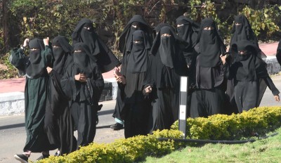 Hijab row: HC directs Karnataka govt not to violate interim order Hijab row: HC directs Karnataka govt not to violate interim order