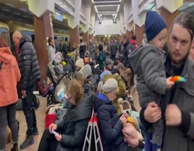 Fear of bank runs in Ukraine and Russia as ATMs see record withdrawals Fear of bank runs in Ukraine and Russia as ATMs see record withdrawals