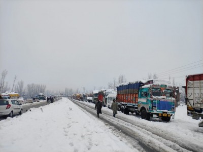 Jammu-Srinagar NH closed due to landslides Jammu-Srinagar NH closed due to landslides