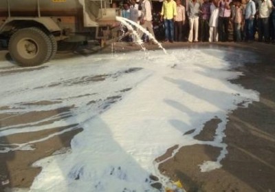 J&K govt dispels milk dumping report as 'attention grabbing' tactics J&K govt dispels milk dumping report as 'attention grabbing' tactics
