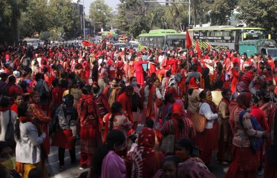 Anganwadi workers hold 'Chetawani Maharally' in Delhi