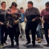 Viral: Thaman-Sivamani jam at 'Bheemla Nayak' theatre screening