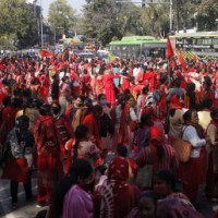 Anganwadi workers hold 'Chetawani Maharally' in Delhi