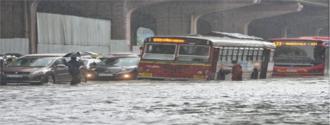 Mumbai braces for heavy rains; schools asked to remain shut, BMC issues alert Mumbai braces for heavy rains; schools asked to remain shut, BMC issues alert