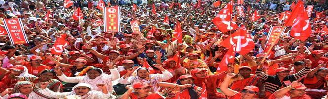 Thousands protest in Delhi in support of 'Bharat Bandh' Thousands protest in Delhi in support of 'Bharat Bandh'