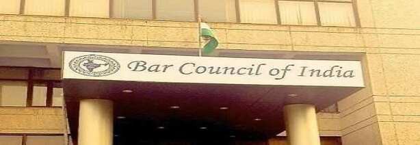 Tis Hazari scuffle: Bar directs Delhi Council to settle lawyers-police standoff amicably Tis Hazari scuffle: Bar directs Delhi Council to settle lawyers-police standoff amicably