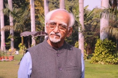 Hamid Ansari refutes BJP's charges of inviting Pak scribe Hamid Ansari refutes BJP's charges of inviting Pak scribe