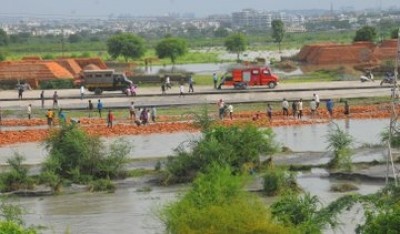 Fly ash bund burst inundates five villages, contaminates river near Nagpur Fly ash bund burst inundates five villages, contaminates river near Nagpur