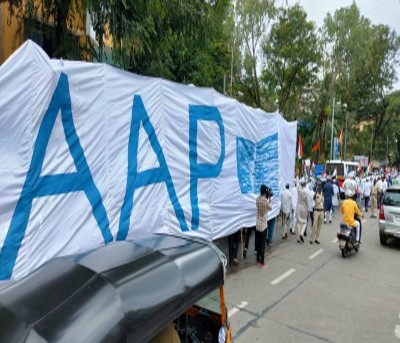 AAP distances itself from Oppn as it aims to replace the BJP