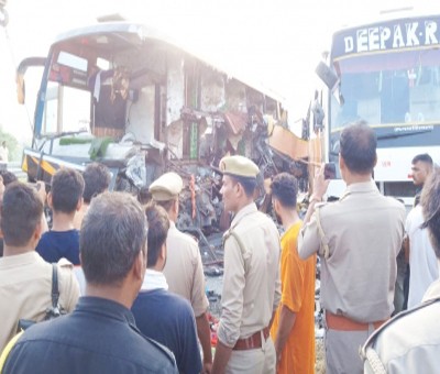 8 killed in Purvanchal e-way accident 8 killed in Purvanchal e-way accident
