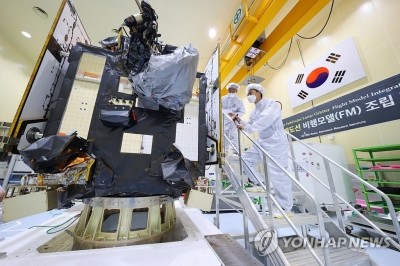 S. Korea's 1st lunar orbiter transported to US for August launch S. Korea's 1st lunar orbiter transported to US for August launch