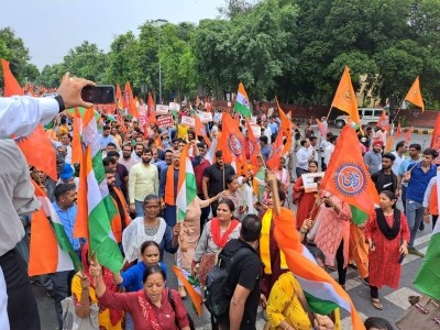 Hindu orgs conduct peace march in Delhi Hindu orgs conduct peace march in Delhi