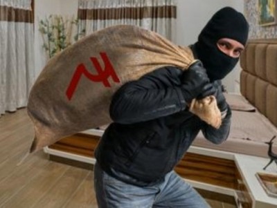 Delhi: Theft at businessman's house; jewellery looted Delhi: Theft at businessman's house; jewellery looted