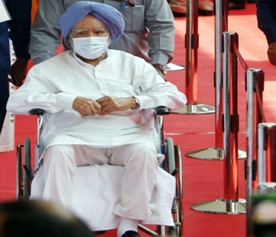 Prez Poll: Ailing ex-PM Manmohan Singh came on a wheelchair to cast vote Prez Poll: Ailing ex-PM Manmohan Singh came on a wheelchair to cast vote
