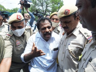 Intense protest outside Congress HQ, several leaders detained Intense protest outside Congress HQ, several leaders detained