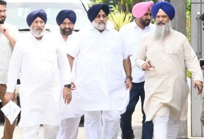 Direct Punjab CM to withdraw statement on surrendering rights: Akali Dal Direct Punjab CM to withdraw statement on surrendering rights: Akali Dal