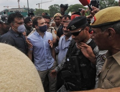 Cong fights 'tooth and nail' on Delhi streets, 57 MPs detained, party leaders roughed up Cong fights 'tooth and nail' on Delhi streets, 57 MPs detained, party leaders roughed up
