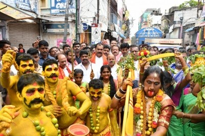 Lashkar Bonalu begins amid gaiety in Secunderabad