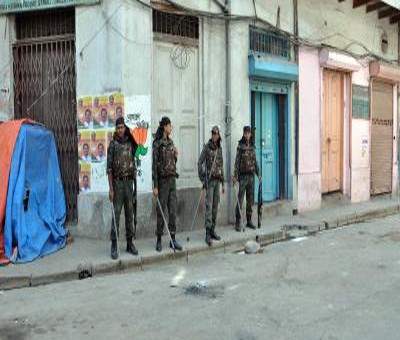 Teenagers in UP's Prayagraj held for bomb-making, hurling bombs Teenagers in UP's Prayagraj held for bomb-making, hurling bombs