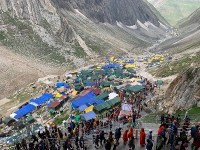 Amarnath Yatra touches 2L, over 15,000 have 'darshan' in one day