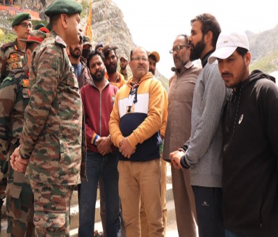 Northern Army Commander interacts with security personnel at Amarnath cave shrine