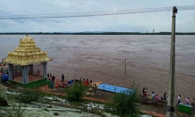 Rescue, relief in full swing in flood-hit Bhadrachalam Rescue, relief in full swing in flood-hit Bhadrachalam