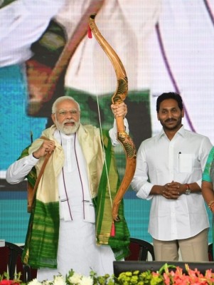 PM gets unusual gift from Andhra Pradesh CM PM gets unusual gift from Andhra Pradesh CM
