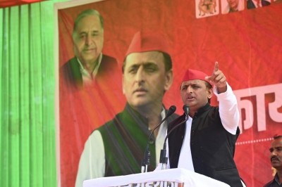 Akhilesh comes out in support of Cong President Sonia Gandhi Akhilesh comes out in support of Cong President Sonia Gandhi