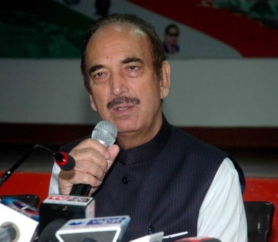 Azad and Congress make peace, attends meet on J&K Azad and Congress make peace, attends meet on J&K