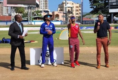IND v WI, 2nd ODI: Avesh Khan makes ODI debut for India as West Indies win toss, elect to bat first IND v WI, 2nd ODI: Avesh Khan makes ODI debut for India as West Indies win toss, elect to bat first