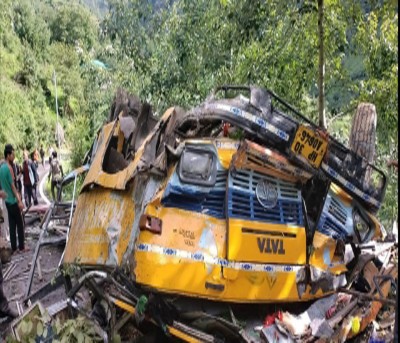 9 killed as bus falls into Himachal gorge 9 killed as bus falls into Himachal gorge