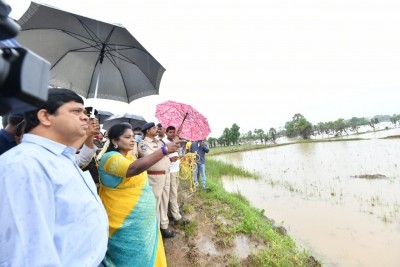 Telangana governor visits flood-hit villages of Bhadradri district