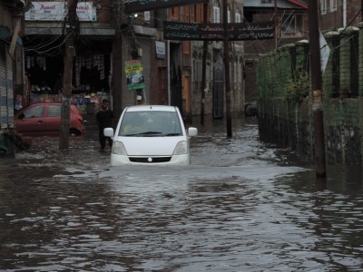 Chenab crosses danger mark in J&K