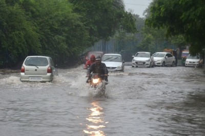 MP-Nagpur highway closed due to floods, 3 Bhopal-bound flights land in Indore MP-Nagpur highway closed due to floods, 3 Bhopal-bound flights land in Indore