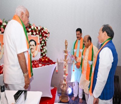 RSS-BJP leaders meet in K'taka to strategise for upcoming Assembly polls RSS-BJP leaders meet in K'taka to strategise for upcoming Assembly polls