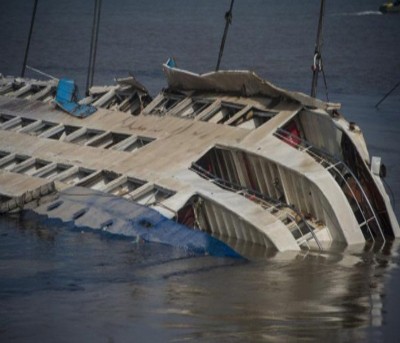 13 missing as passenger ship capsizes in Indonesia (Ld) 13 missing as passenger ship capsizes in Indonesia (Ld)